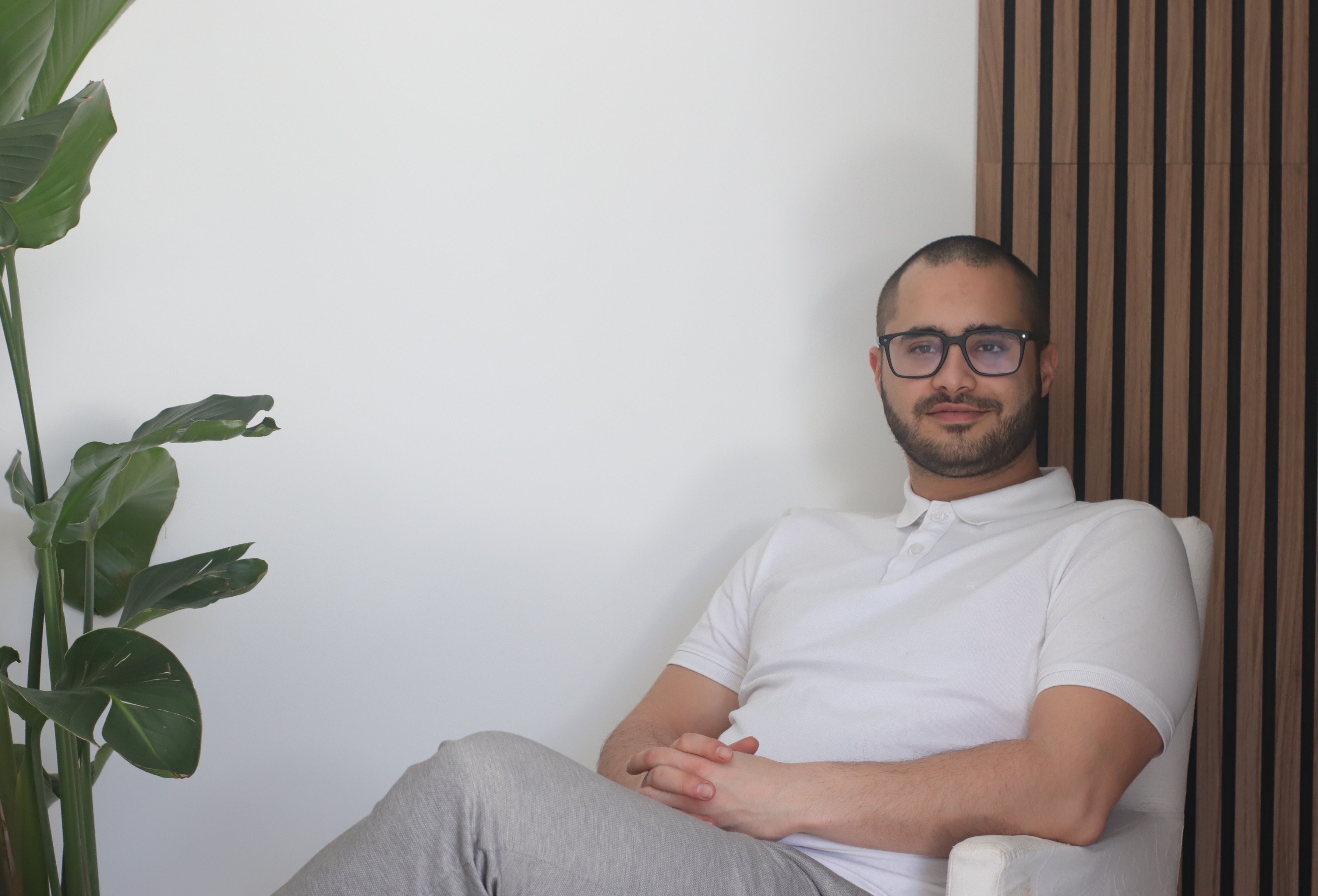 David Mai, Psychologe – in seiner Beratungspraxis in Trier